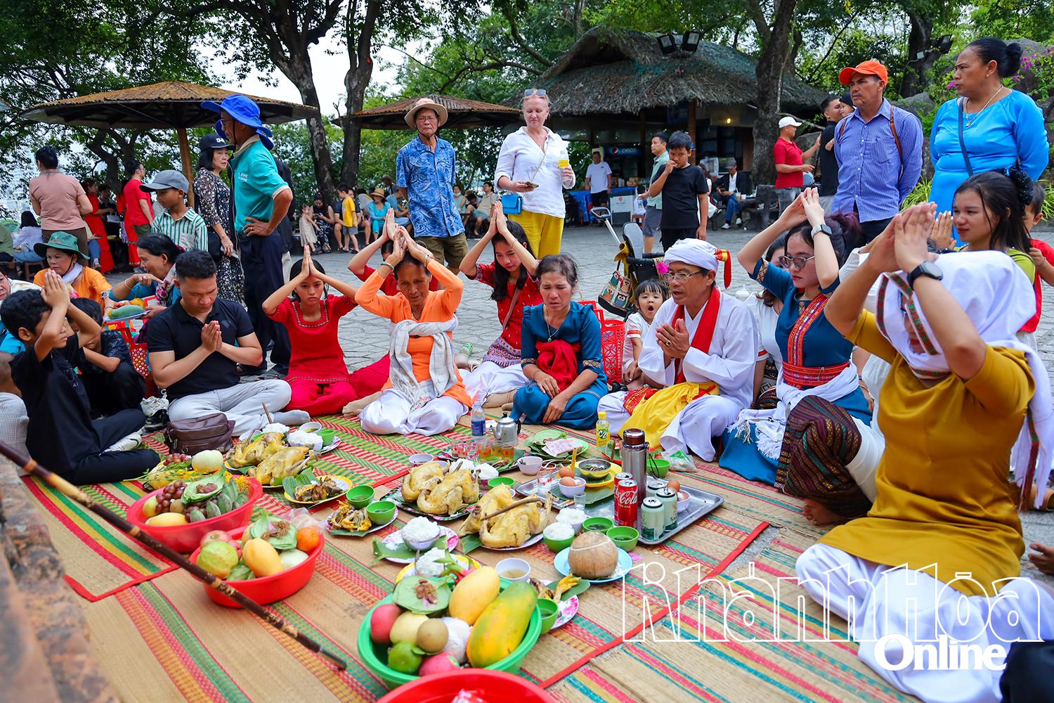 ពិធីបុណ្យ Rija គឺជាឱកាសមួយសម្រាប់ជនជាតិចាម ដើម្បីរំលឹកដល់ព្រះ ដូនតា និងបួងសួងសុំសេចក្តីសុខ។