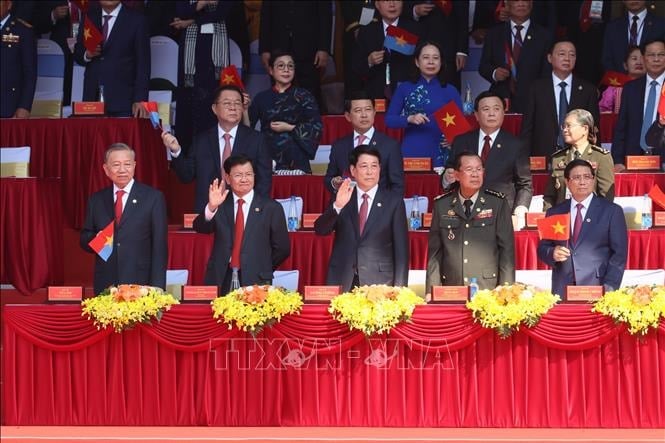 tong-bi-thu-to-lam-cung-cac-dong-chi-lanh-dao-nguyen-lanh-dao-dang-nha-nuoc-va-khach-quoc-te-du-le-ky-niem-50-nam-ngay-giai-phong-mien-nam-thong-nhat-dat-nuoc.-anh-ttxvn.jpg