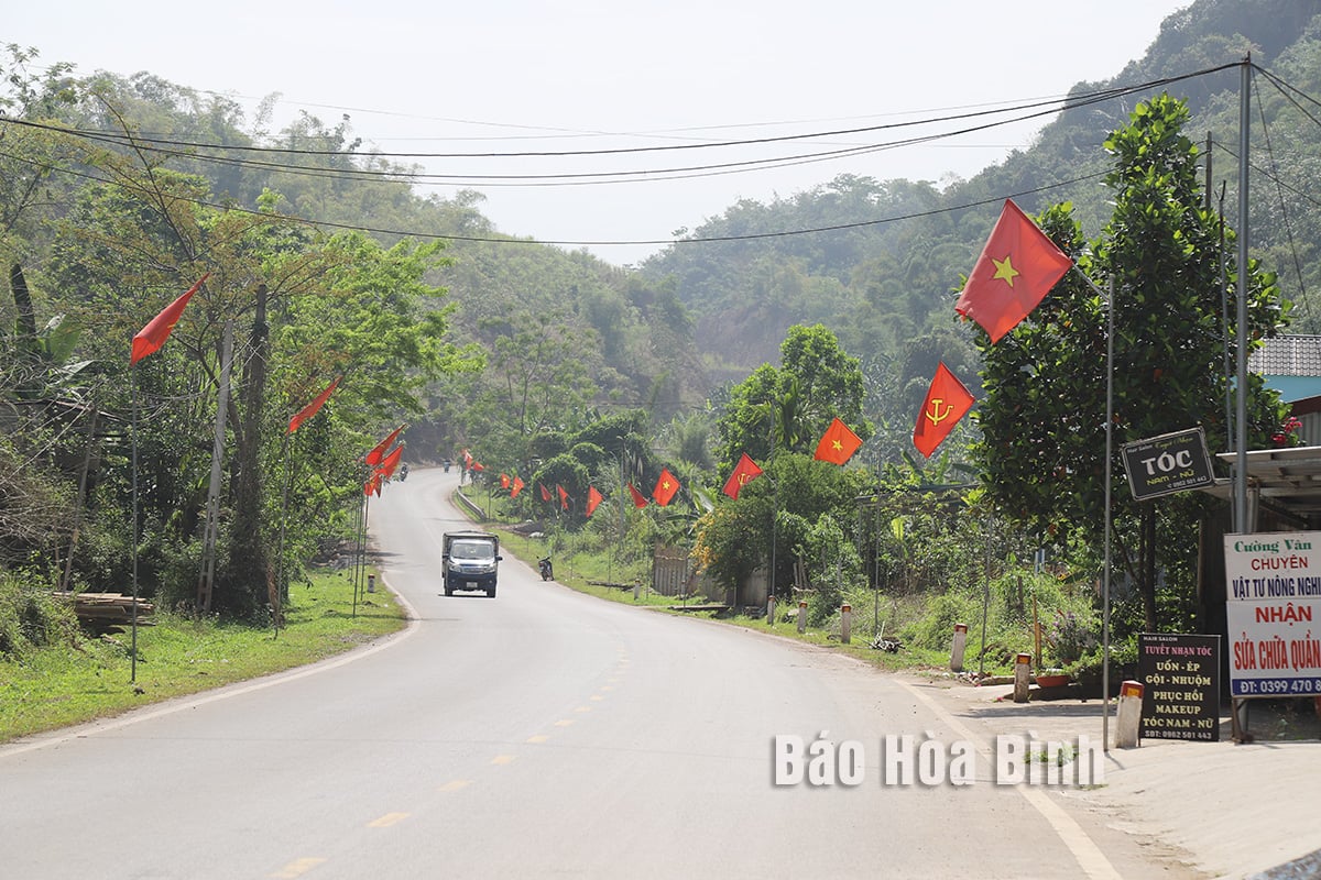 Rực rỡ "Đường cờ Tổ quốc" mừng ngày thống nhất non sông