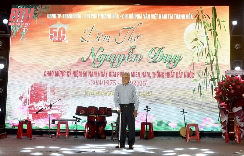 Nguyen Duy's Poetry Night