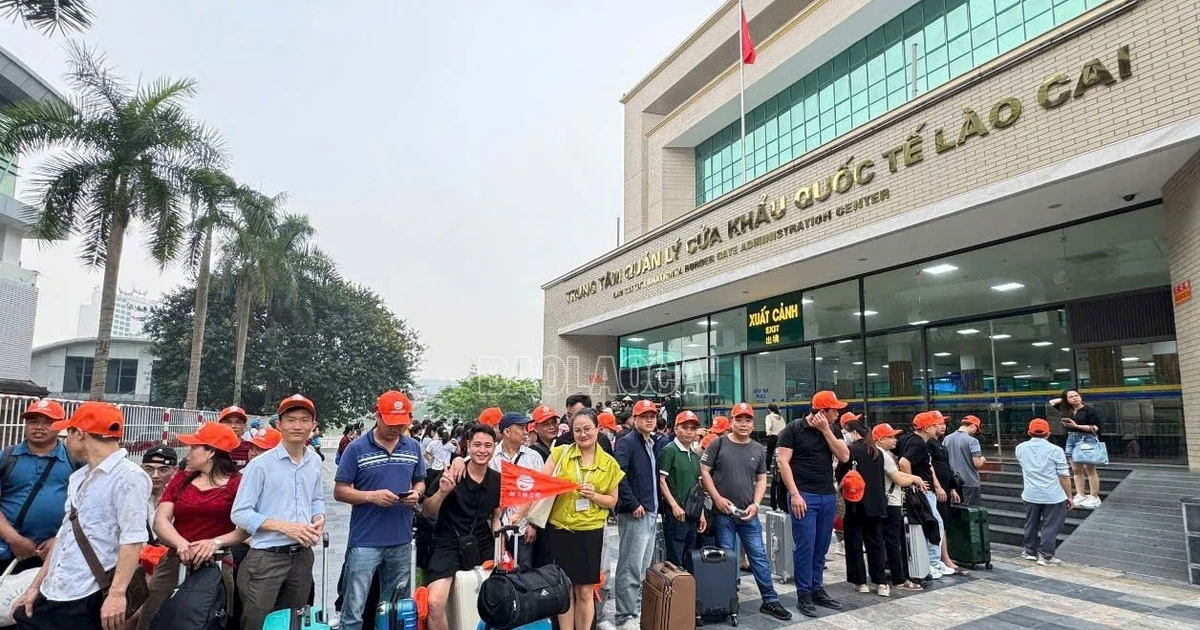 Du lịch qua Cửa khẩu Quốc tế Lào Cai bùng nổ dịp lễ