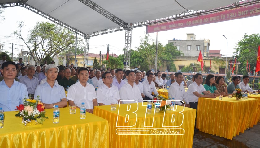 Inauguración del conjunto del Cementerio de los Mártires de la comuna de Dong Do