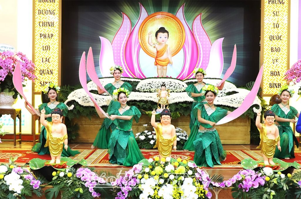 Một tiết mục văn nghệ mừng Phật đản 