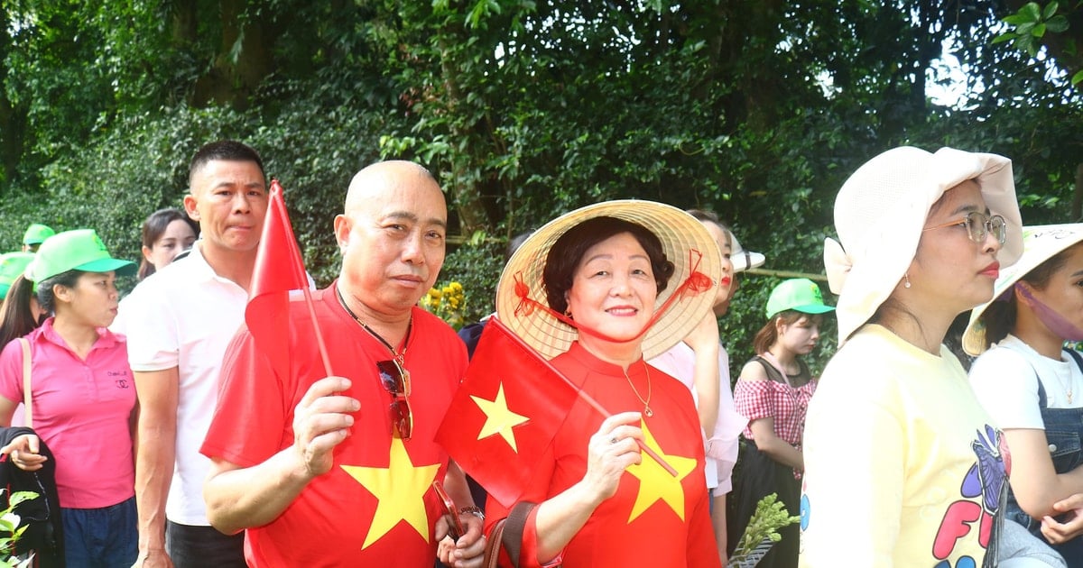 Hàng vạn người về thăm quê Bác dịp nghỉ lễ