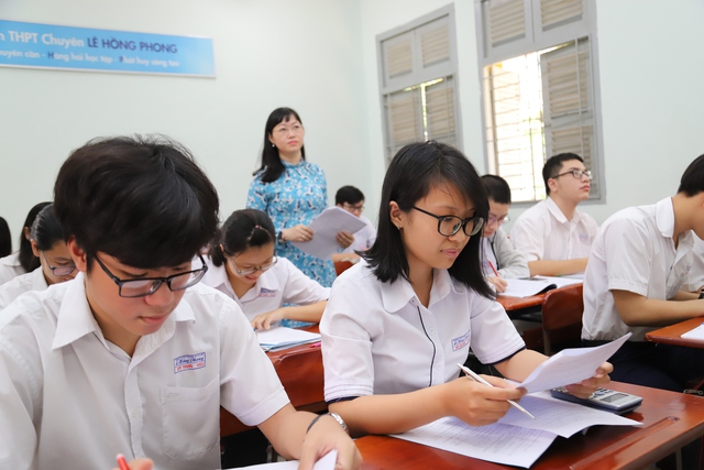 Trường chuyên đào tạo nhân tài, không phải 'gà nòi' - Ảnh 2.