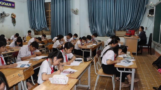 Bình Phước: Hơn 600 học sinh lớp 8 phải thi lại môn toán do...lộ đề- Ảnh 1.