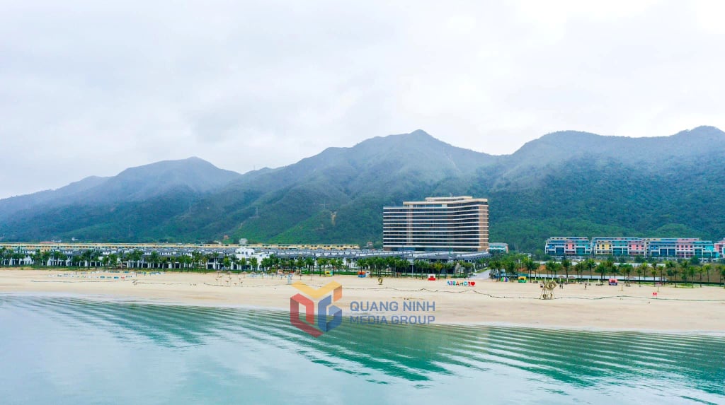 Tổ hợp du lịch nghỉ dưỡng Sonasea Vân Đồn Harbor City tại xã Hạ Long (Vân Đồn). Ảnh: Mạnh Trường