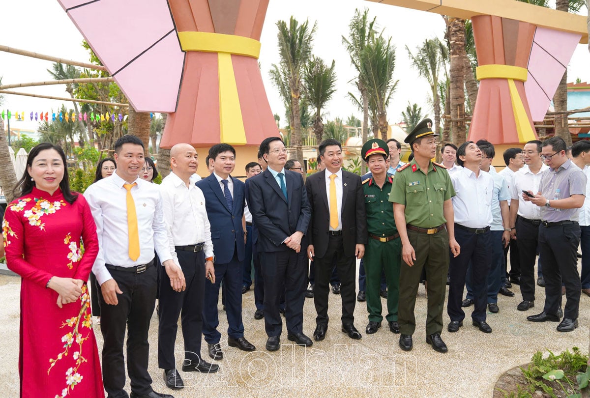 Tưng bừng khai trương Công viên nước  Sun World Hà Nam