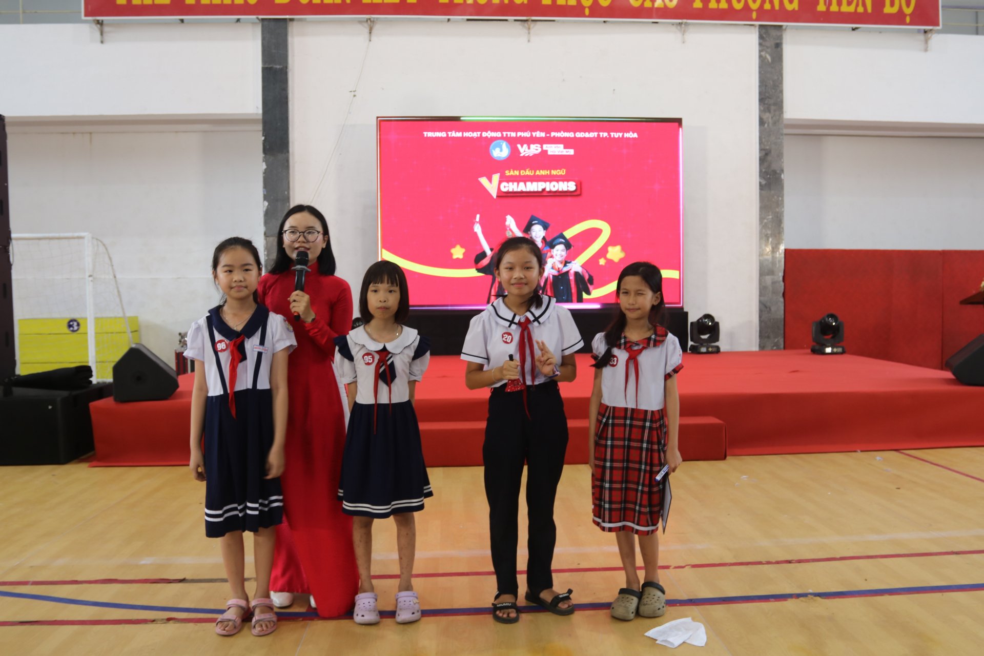 Các em học sinh khối lớp 5 được lọt vào top 5. Ảnh: KIỀU MY