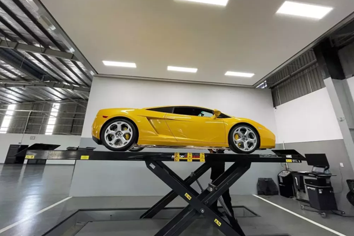 “Nuoi bo gia” Lamborghini Gallardo gan 23 nam ton kem ra sao?-Hinh-2