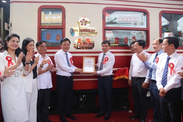 Vé VIP trên tàu du lịch Hà Nội - Hải Phòng có giá tới 300.000 đồng/lượt- Ảnh 2.