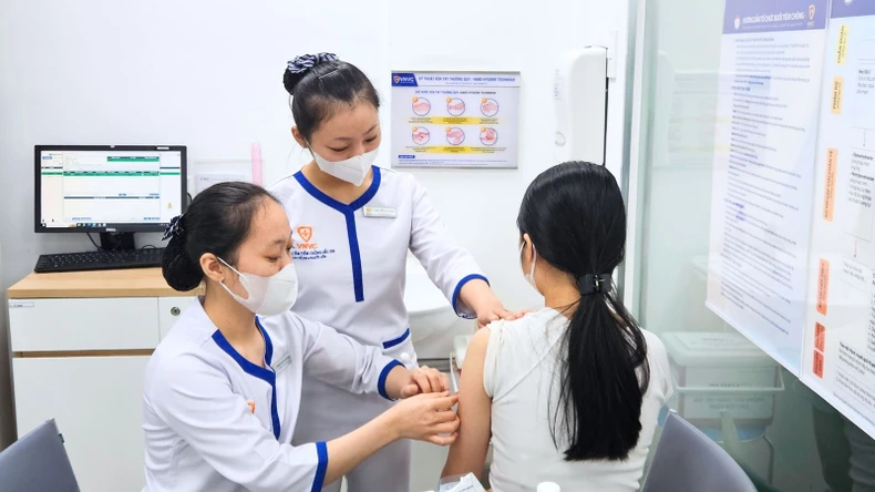 Bình Thuận đẩy nhanh tiến độ tiêm vắc xin phòng chống sởi ảnh 2