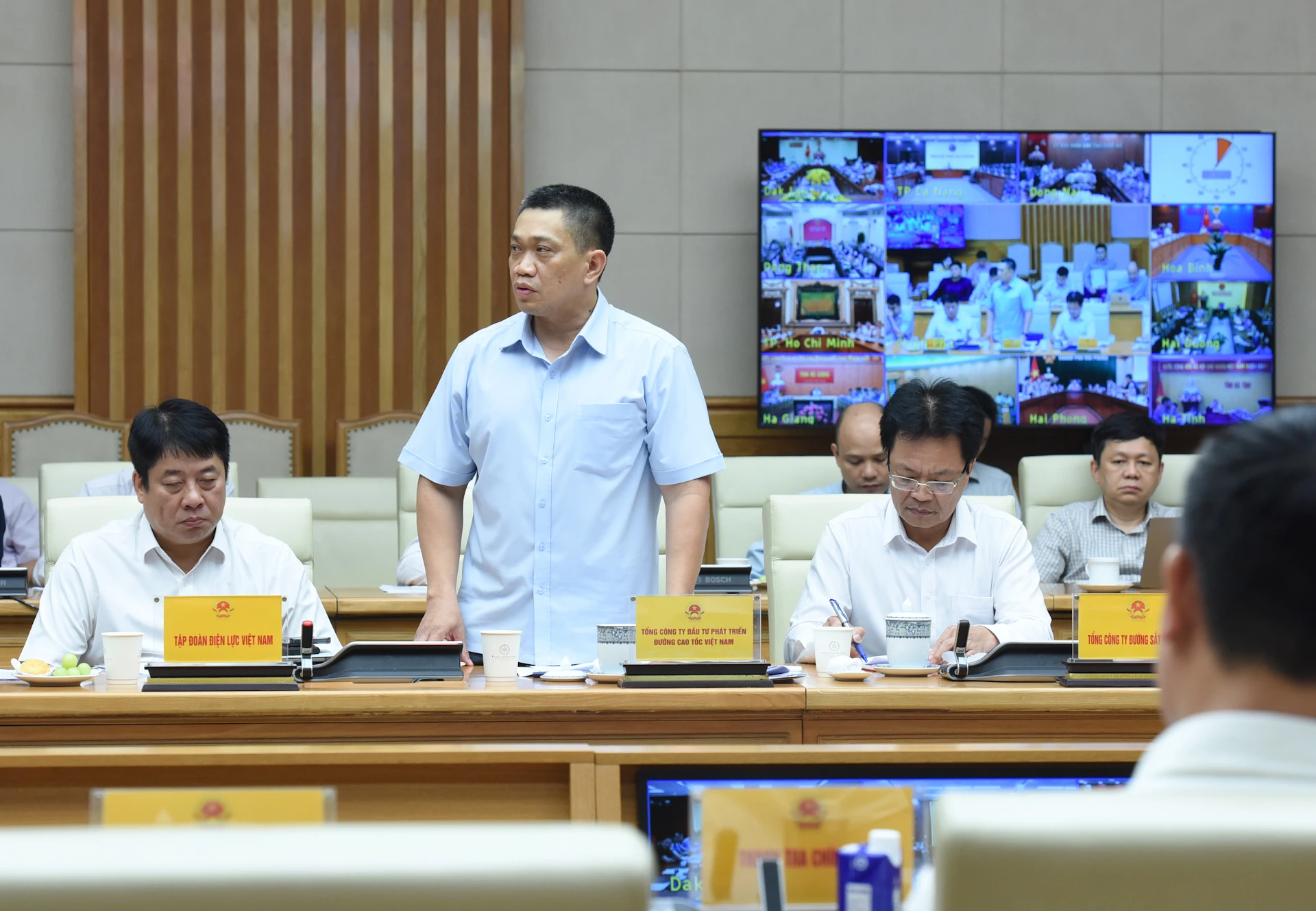 [Ảnh] Thủ tướng Phạm Minh Chính chủ trì phiên họp Ban Chỉ đạo các công trình, dự án trọng điểm ngành giao thông vận tải ảnh 9