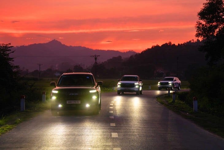 Jaecoo J7 PHEV lan banh 1.500km do day xang, sac day pin-Hinh-3