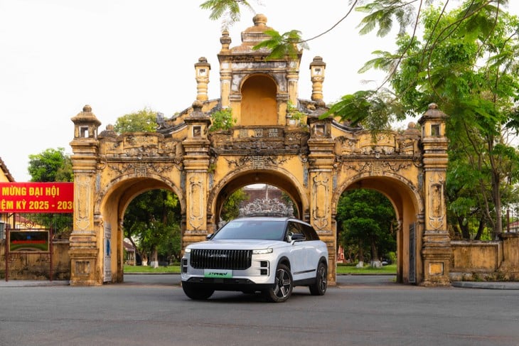 Jaecoo J7 PHEV lan banh 1.500km do day xang, sac day pin-Hinh-2