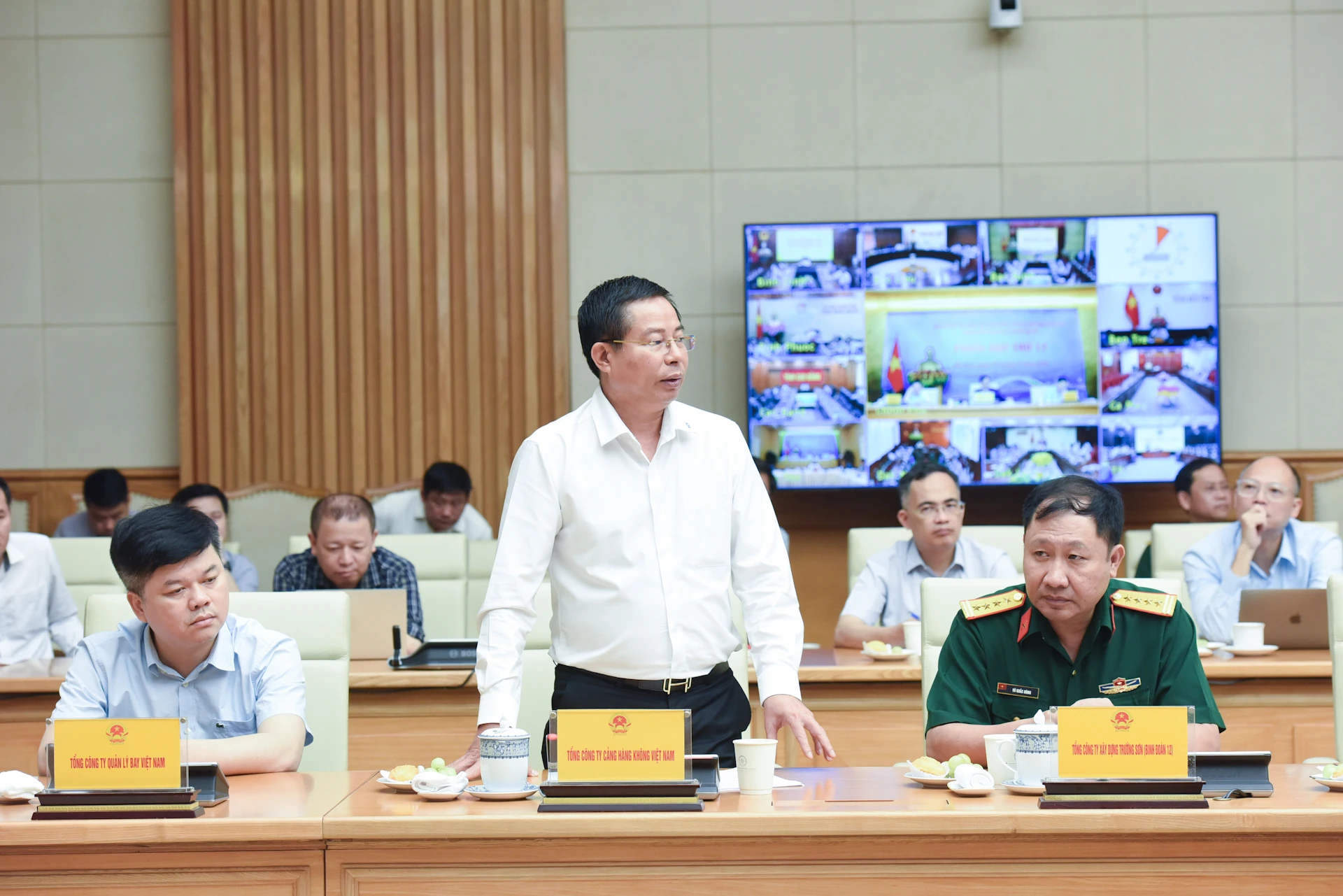 [Ảnh] Thủ tướng Phạm Minh Chính chủ trì phiên họp Ban Chỉ đạo các công trình, dự án trọng điểm ngành giao thông vận tải ảnh 5