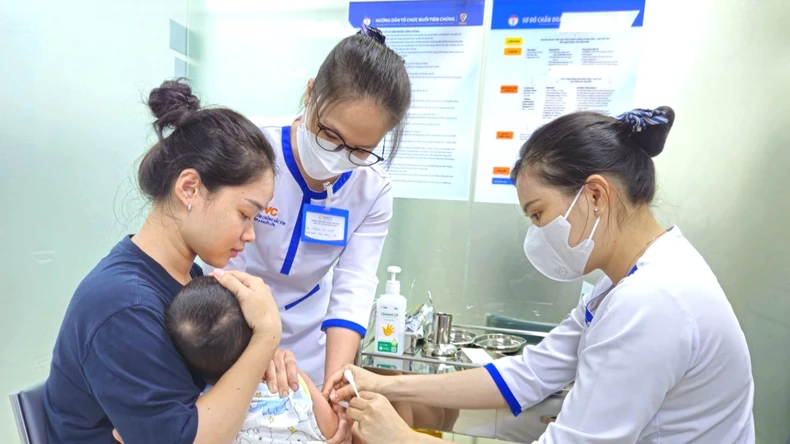 Bình Thuận đẩy nhanh tiến độ tiêm vắc xin phòng chống sởi ảnh 5