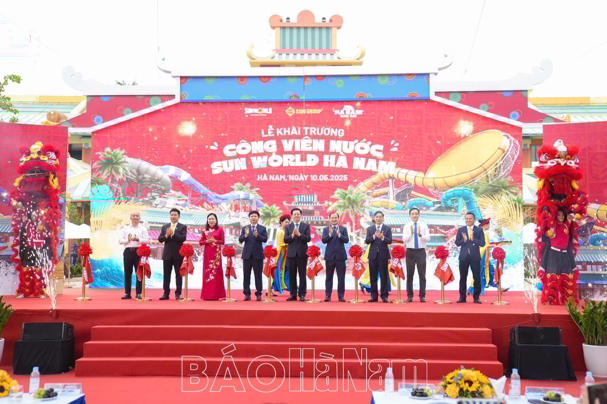 Tưng bừng khai trương Công viên nước  Sun World Hà Nam