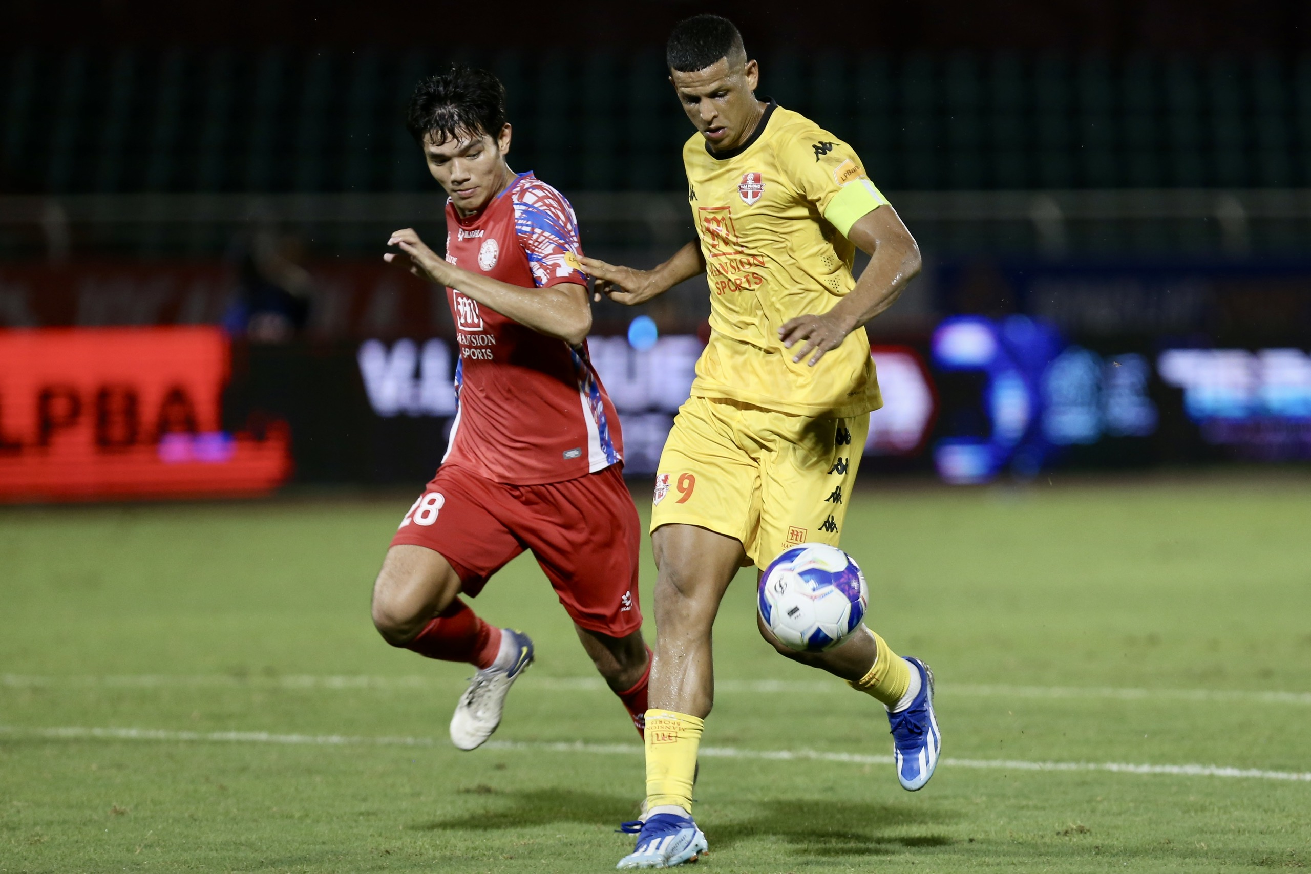 V-League៖ កីឡាករបរទេសរបស់ក្លឹប Hai Phong បានធ្វើឱ្យគ្រូបង្វឹក Chu Dinh Nghiem ស្រឡាំងកាំង និងបញ្ចប់ - រូបថត ១.