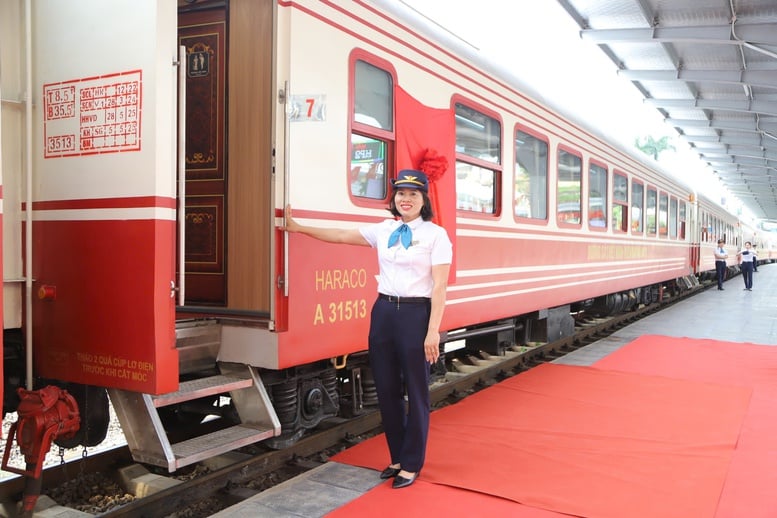 Khai trương đoàn tàu chất lượng cao 'Hoa Phượng đỏ' kết nối Hà Nội – Hải Phòng- Ảnh 2.