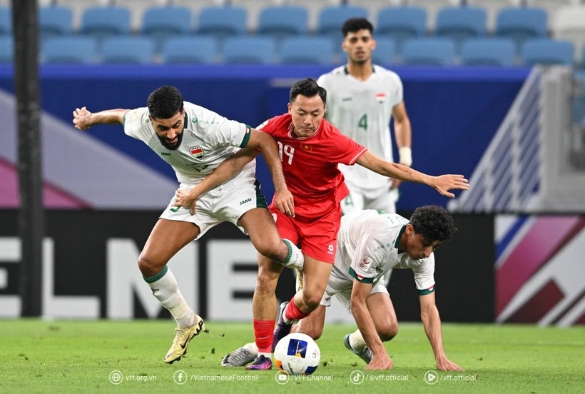 베트남 U23팀은 2024년 AFC U23 챔피언십 8강에 진출했지만 이라크 U23팀에게 0-1로 패했습니다. 출처: VFF