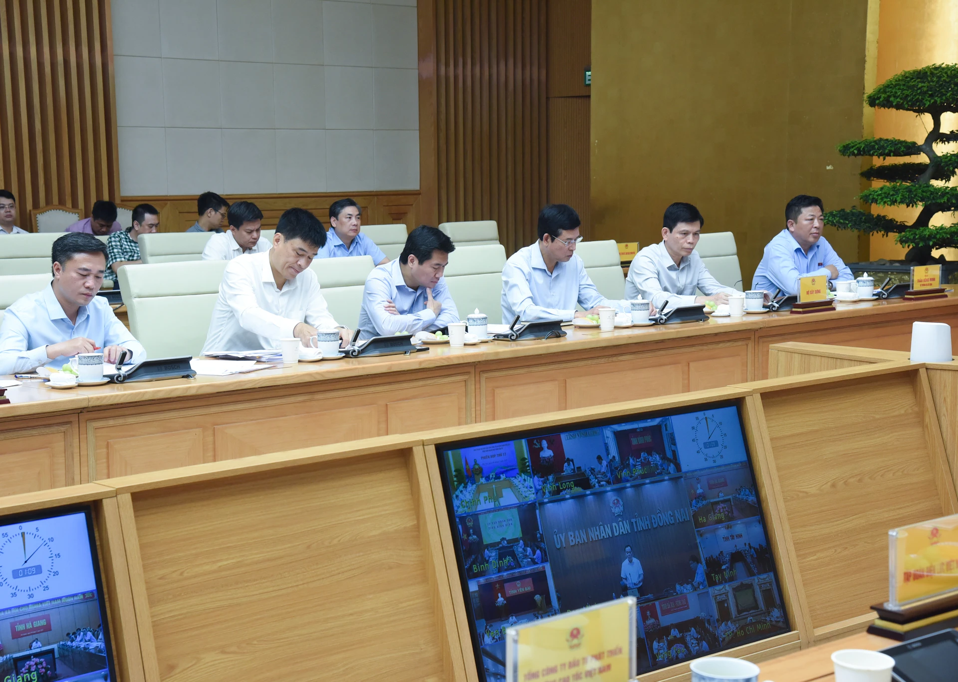 [Ảnh] Thủ tướng Phạm Minh Chính chủ trì phiên họp Ban Chỉ đạo các công trình, dự án trọng điểm ngành giao thông vận tải ảnh 3