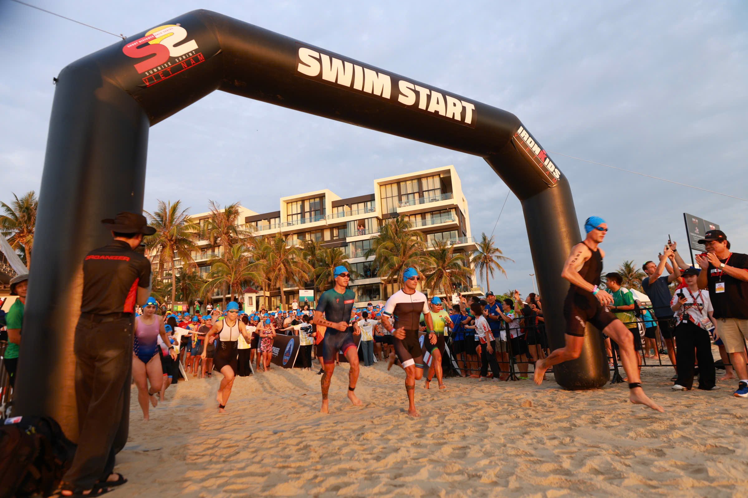 IRONMAN 70.3 Đà Nẵng: Chặng đua đầy cảm xúc giữa thiên nhiên tuyệt vời- Ảnh 1.