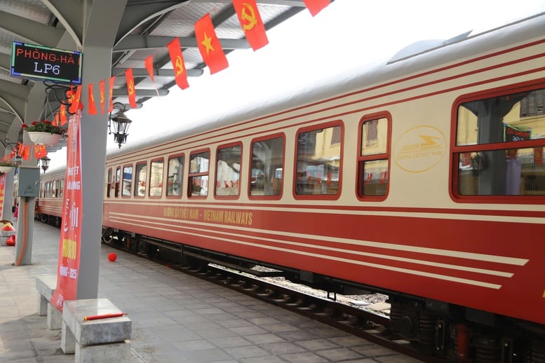 Khai trương đoàn tàu chất lượng cao 'Hoa Phượng đỏ' kết nối Hà Nội – Hải Phòng- Ảnh 1.
