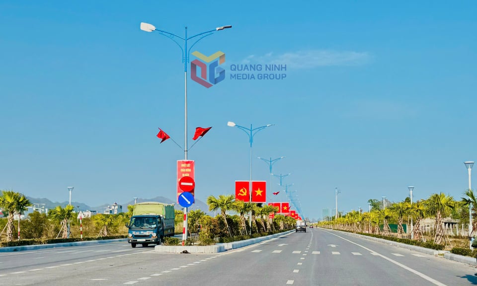 Hạ tầng giao thông Vân Đồn được cải thiện rõ nét. Ảnh: Mạnh Trường