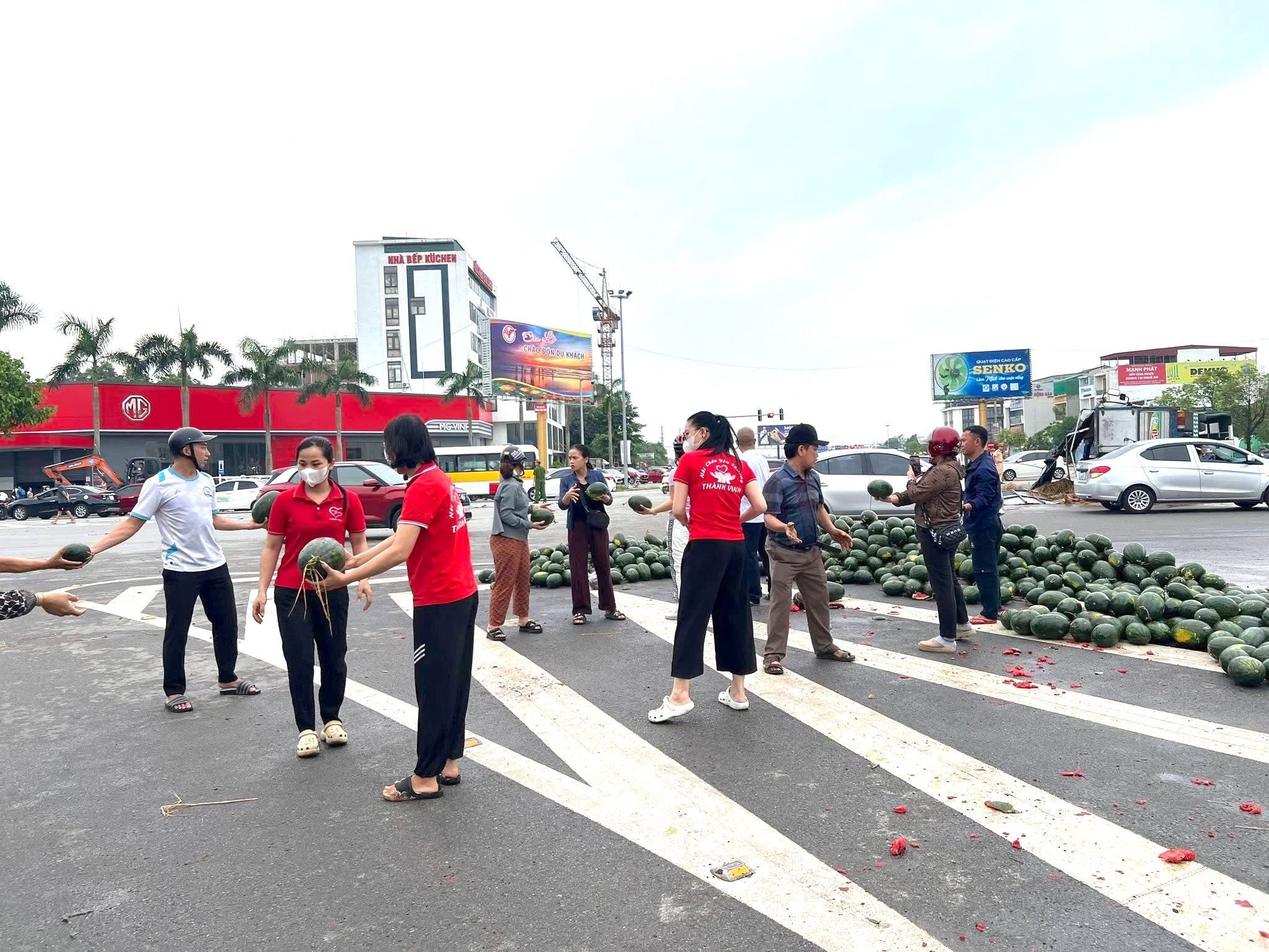 tai nạn xe dưa hấu ảnh NVCC00003