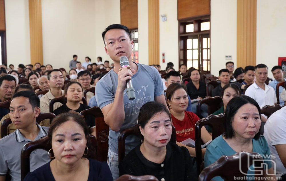 Đại diện các hộ kinh doanh nêu những khó khăn, vướng mắc trong quá trình thực hiện hóa đơn điện tử.