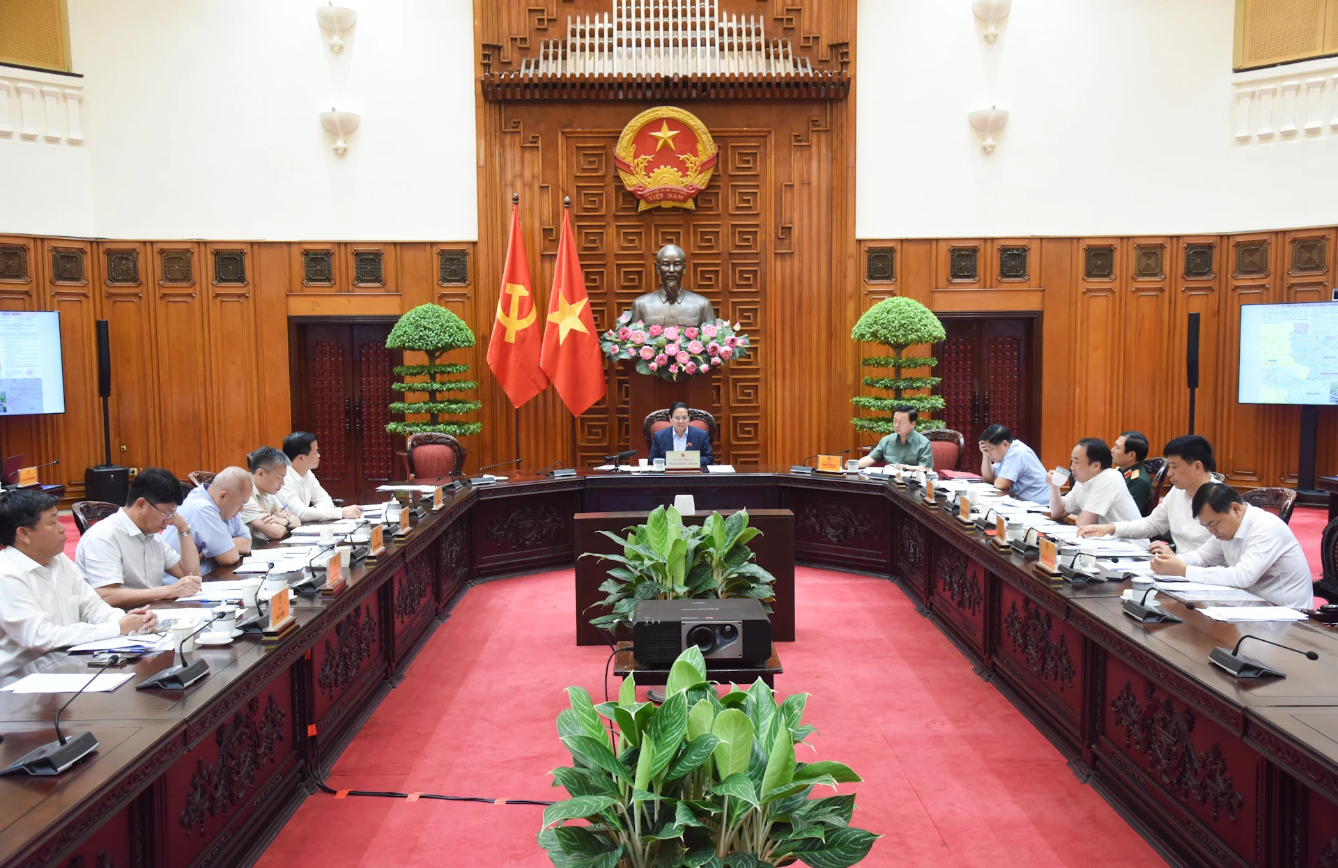 [Ảnh] Thủ tướng Phạm Minh Chính chủ trì họp Thường trực Chính phủ về dự án sân bay Gia Bình ảnh 3