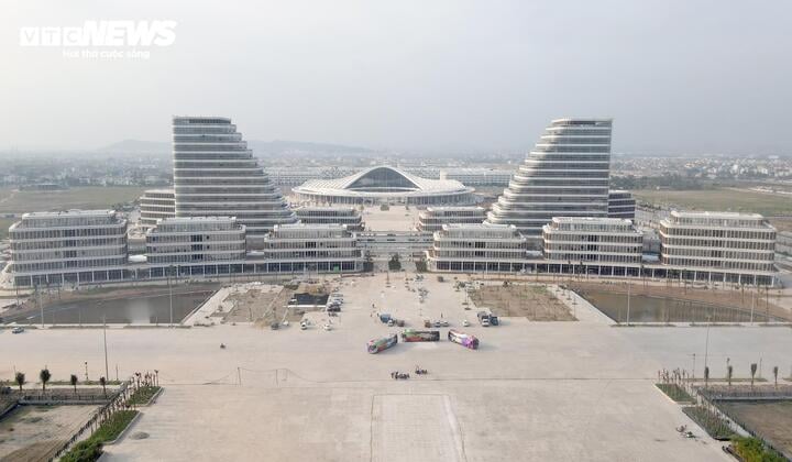 Le centre politico-administratif de la ville de Hai Phong est en phase finale d'achèvement pour être mis en service lorsque la province de Hai Duong fusionnera avec la ville de Hai Phong.