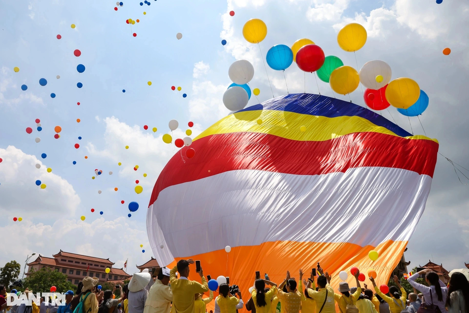 Dư âm Vesak 2025: Niềm vui chiêm bái xá lợi và ước vọng hòa bình