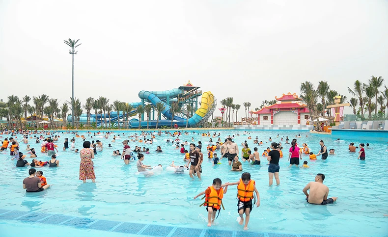 Phó Thủ tướng Chính phủ Mai Văn Chính dự Lễ khai trương Công viên nước Sun World Hà Nam ảnh 3
