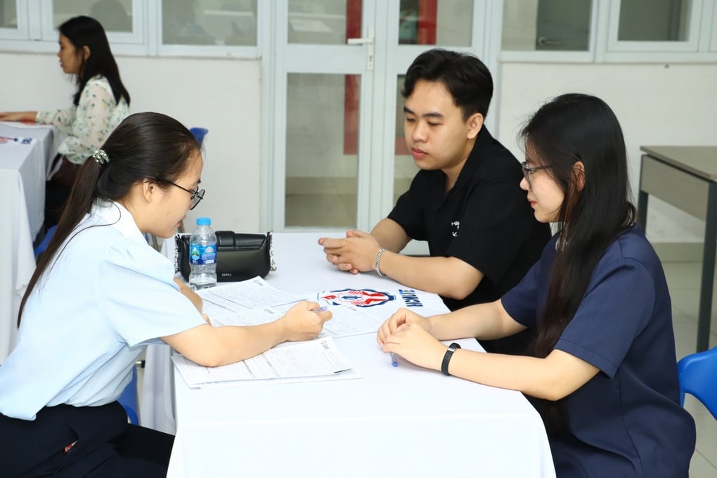Overcoming the heaviest rain in 8 years, male student finds a job with a salary of 12 million VND - 2