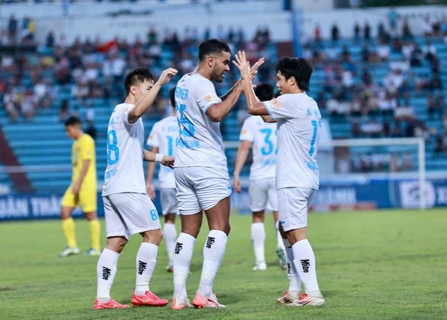 En directo Nam Dinh Blue Steel vs Dong A Thanh Hoa 2-1 (2.ª mitad): Lucas anota foto 4