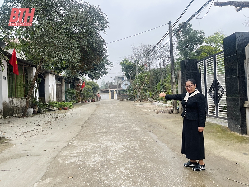 道路を開通させ、文明的な都市部を建設するために土地を寄付する運動のあるビムソン町
