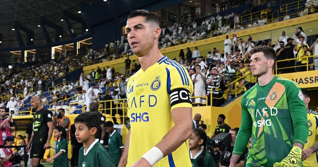 C.Ronaldo có động thái bất ngờ, tương lai trở nên bấp bênh - 2