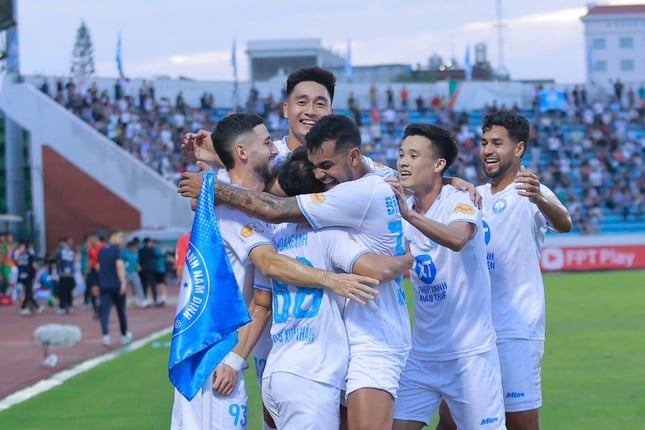 En directo Nam Dinh Blue Steel vs Dong A Thanh Hoa 2-1 (2.ª mitad): Lucas anota foto 5