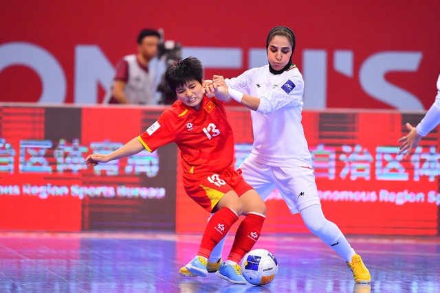 Futsal nữ Việt Nam và Iran chia điểm, chủ nhà World Cup đại bại - Ảnh 1.
