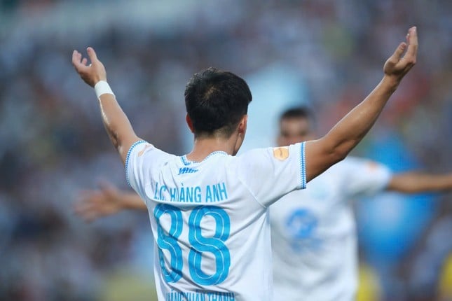 En directo Nam Dinh Blue Steel vs Dong A Thanh Hoa 2-1 (2.ª mitad): Lucas anota foto 10