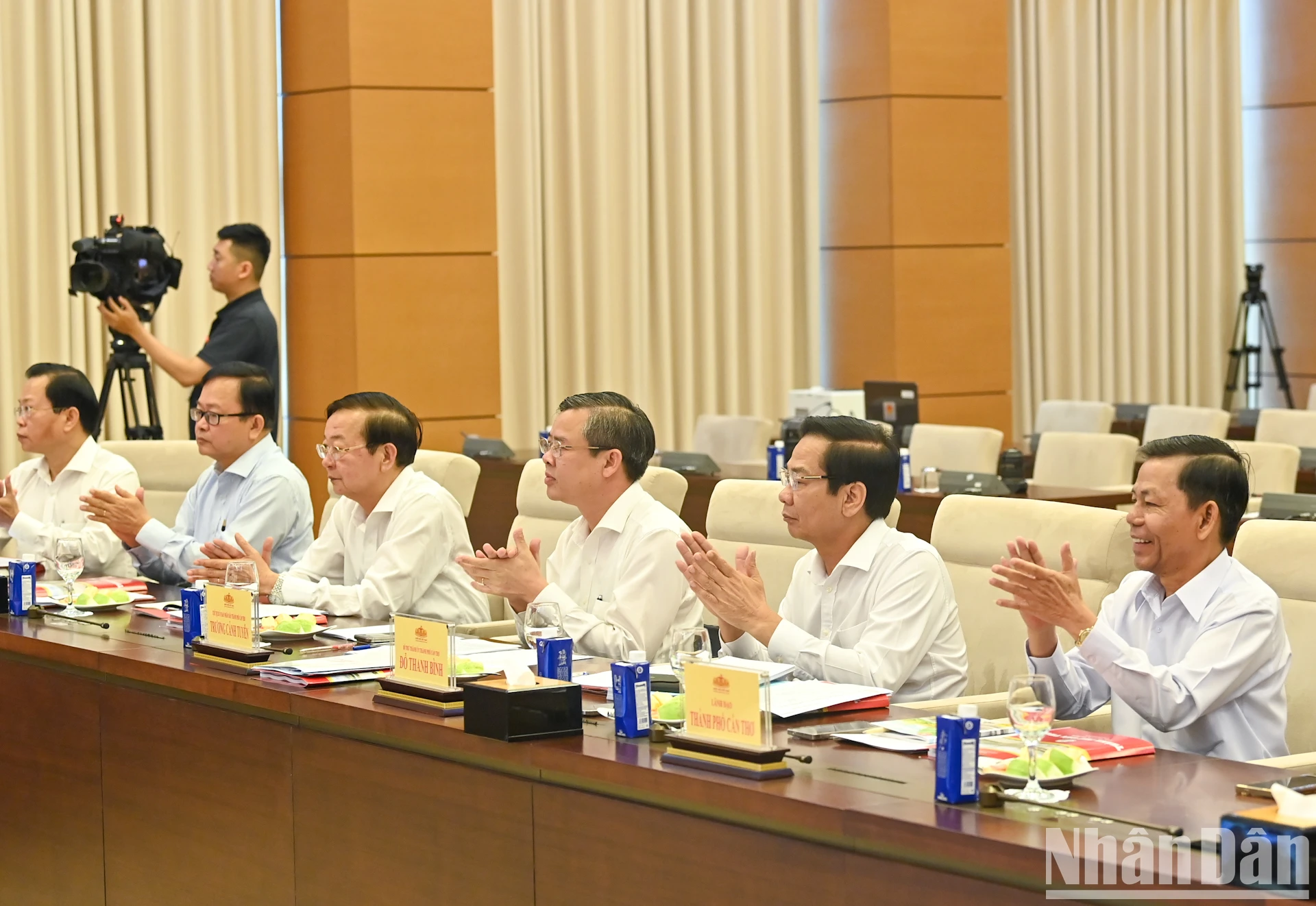 [Ảnh] Chủ tịch Quốc hội làm việc với lãnh đạo thành phố Cần Thơ, tỉnh Hậu Giang và Sóc Trăng ảnh 2