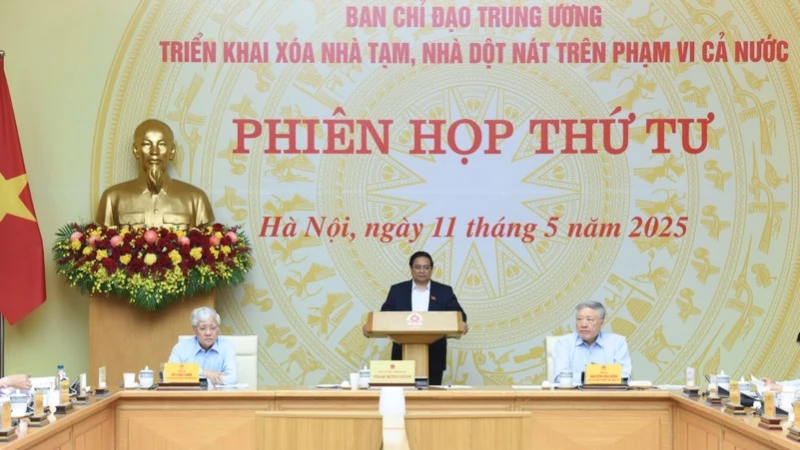 Thủ tướng Phạm Minh Chính chủ trì phiên họp thứ tư của Ban Chỉ đạo Trung ương triển khai xoá nhà tạm, nhà dột nát trên phạm vi cả nước. (Ảnh TRẦN HẢI). 