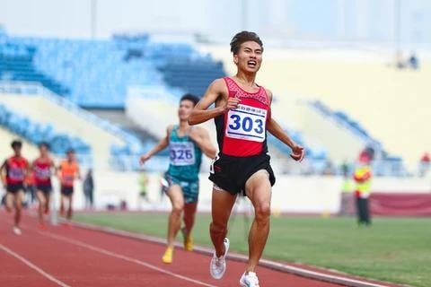 2025년 홍콩(중국) 오픈 육상 선수권 대회: Le Tien Long이 인상적인 더블 포토 1을 기록했습니다.