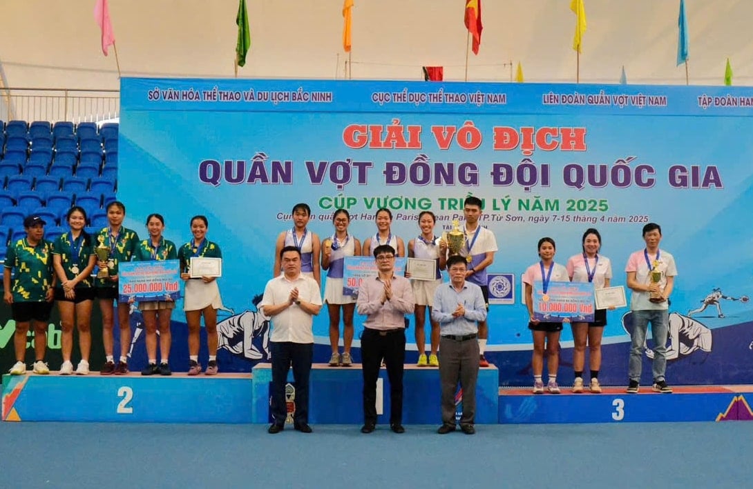 doi-tuyen-quan-vot-ha-noi-nhan-huy-chuong-vang-tai-giai-quan-vot-vo-dich-dong-doi-quoc-gia-nam-2025..jpg