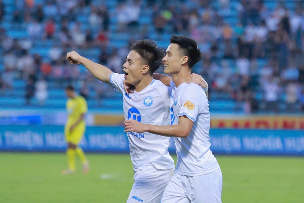 Lý Công Hoàng Anh tỏa sáng, CLB Nam Định xây chắc ngôi đầu bảng V-League - 2