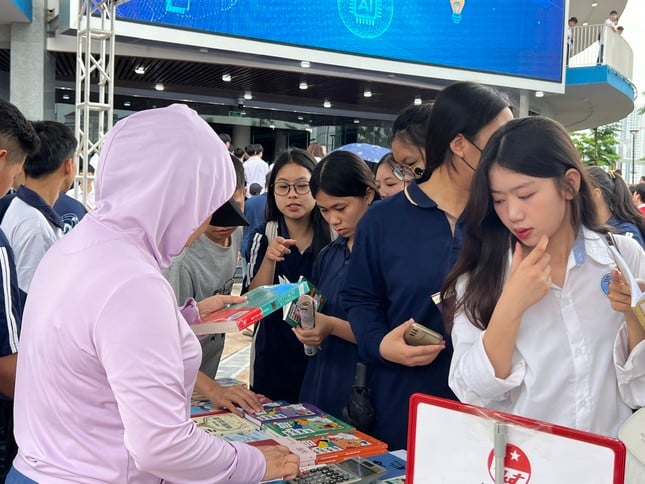 Hơn 10.000 học sinh, sinh viên tham gia ngày hội giáo dục nghề nghiệp ảnh 4