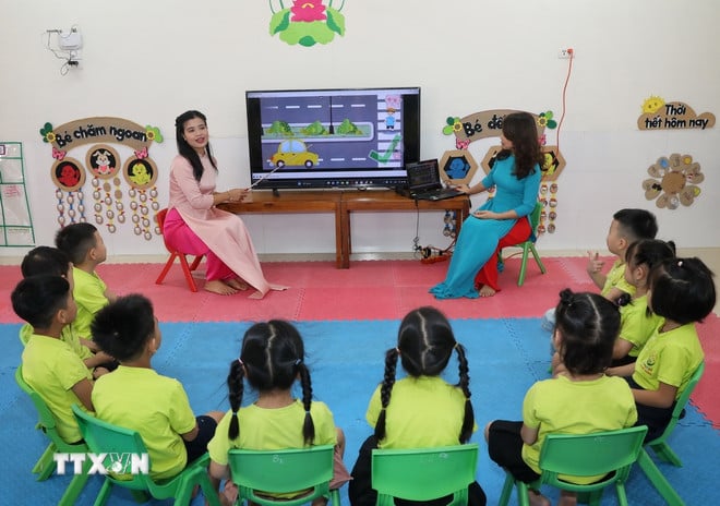 Công điện của Thủ tướng về tổ chức Kỳ thi tốt nghiệp THPT, biên chế giáo viên và kỳ nghỉ hè 2025- Ảnh 1.