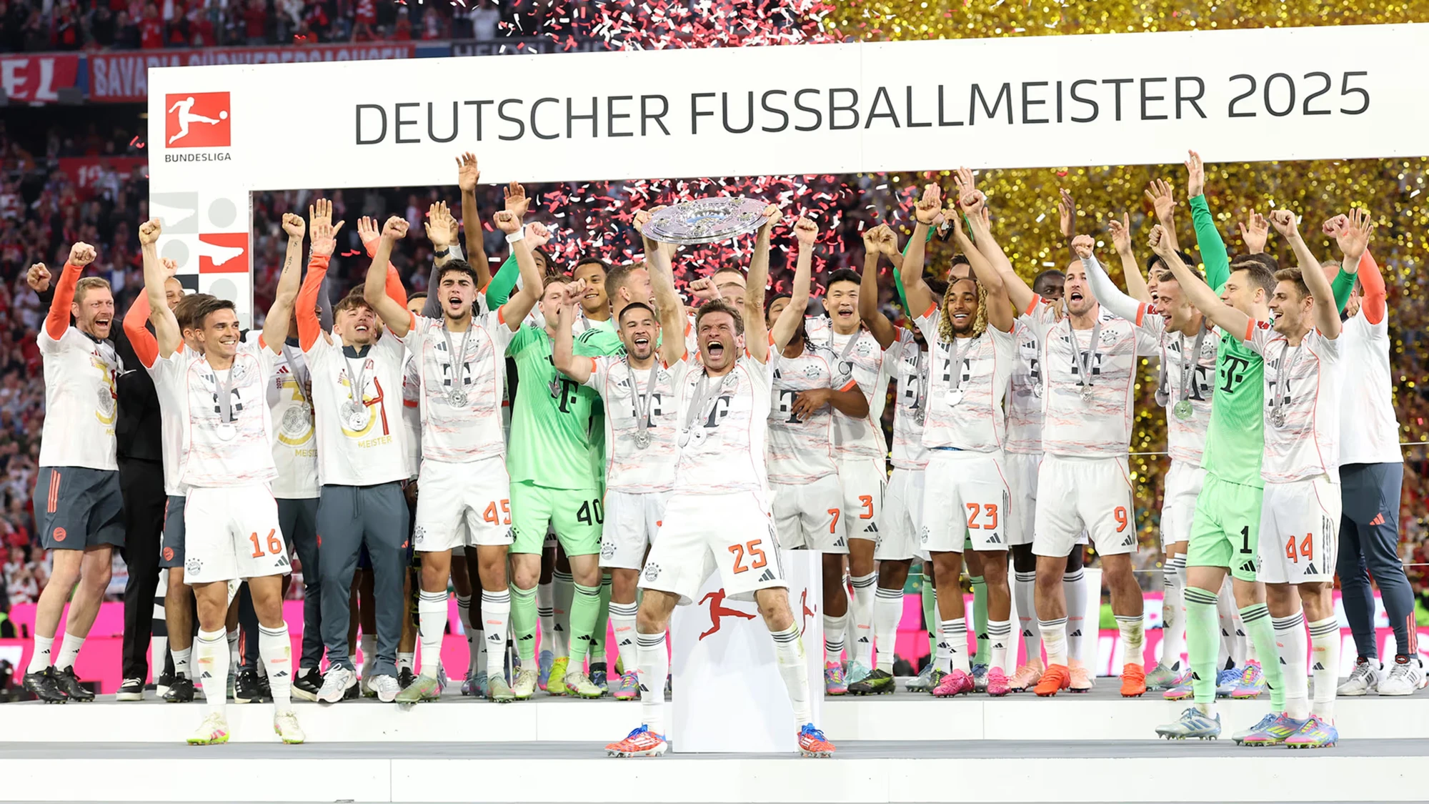 [Ảnh] Khoảnh khắc lần đầu nâng cúp Bundesliga của Harry Kane ảnh 3